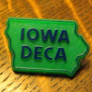 🇺🇸 Iowa DECA Vintage Lapel Pin